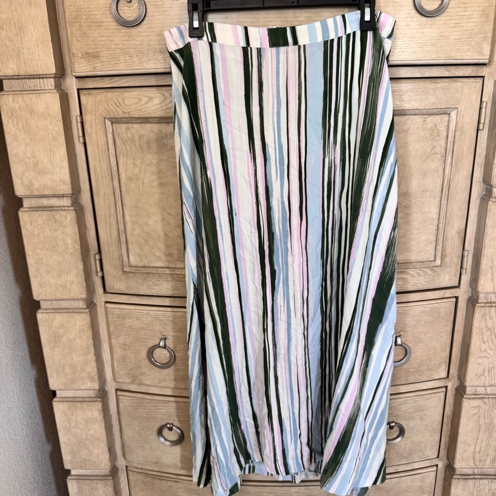 Vince Camuto Size M Striped Maxi Skirt